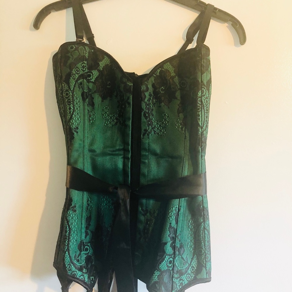 Corset - Picture 2 of 2